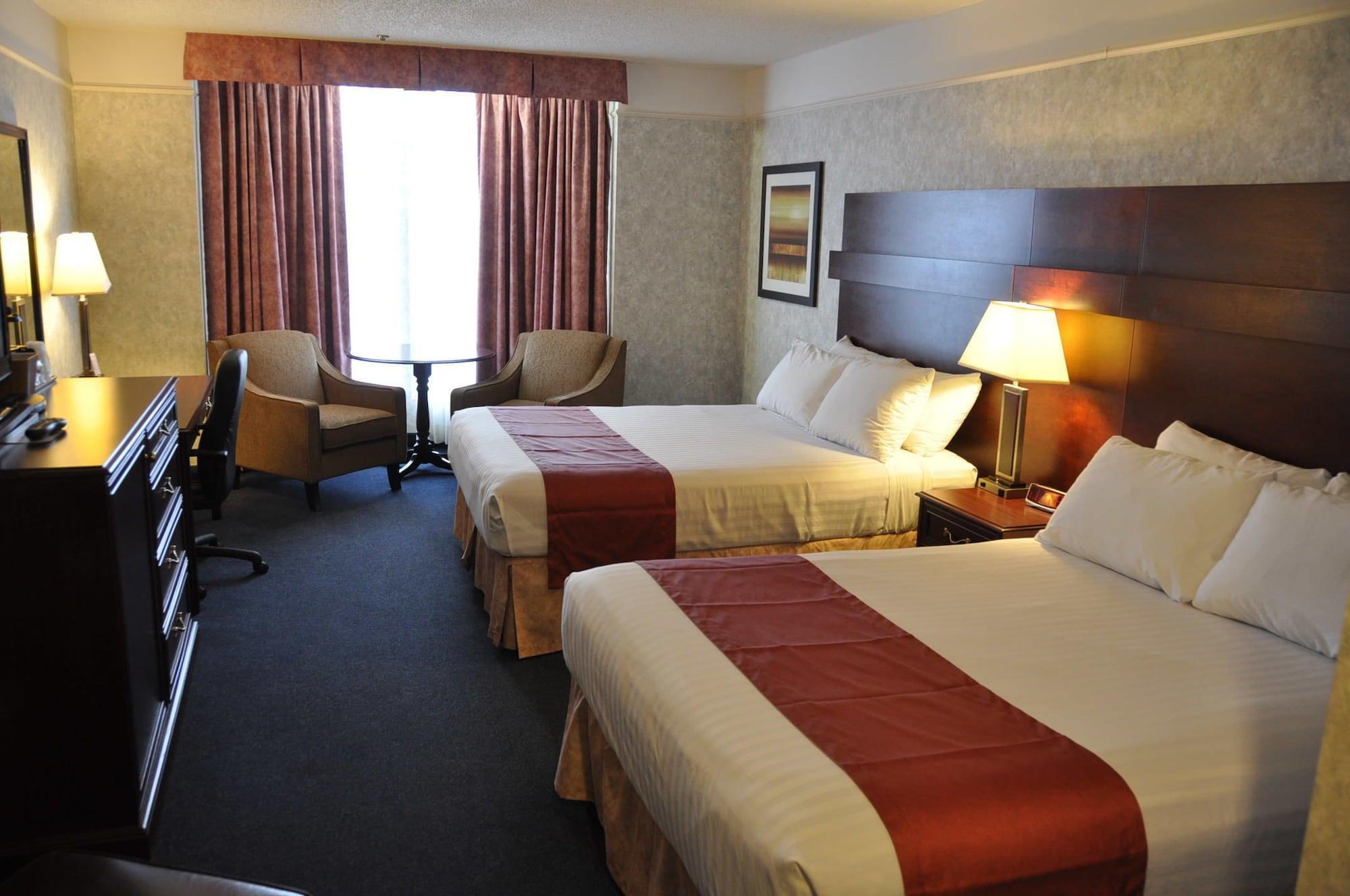 Travelodge By Wyndham Lloydminster Bagian luar foto