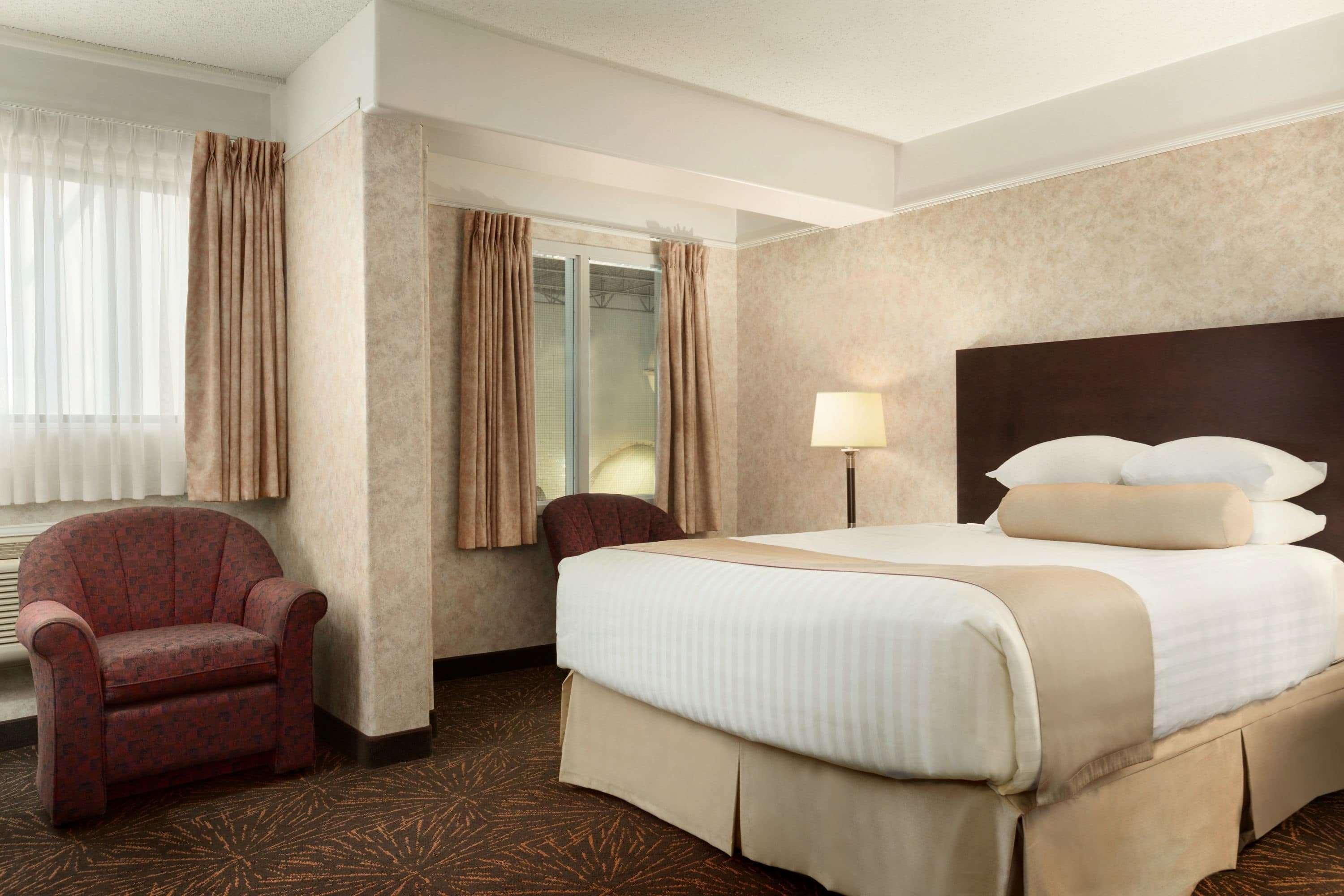 Travelodge By Wyndham Lloydminster Bagian luar foto