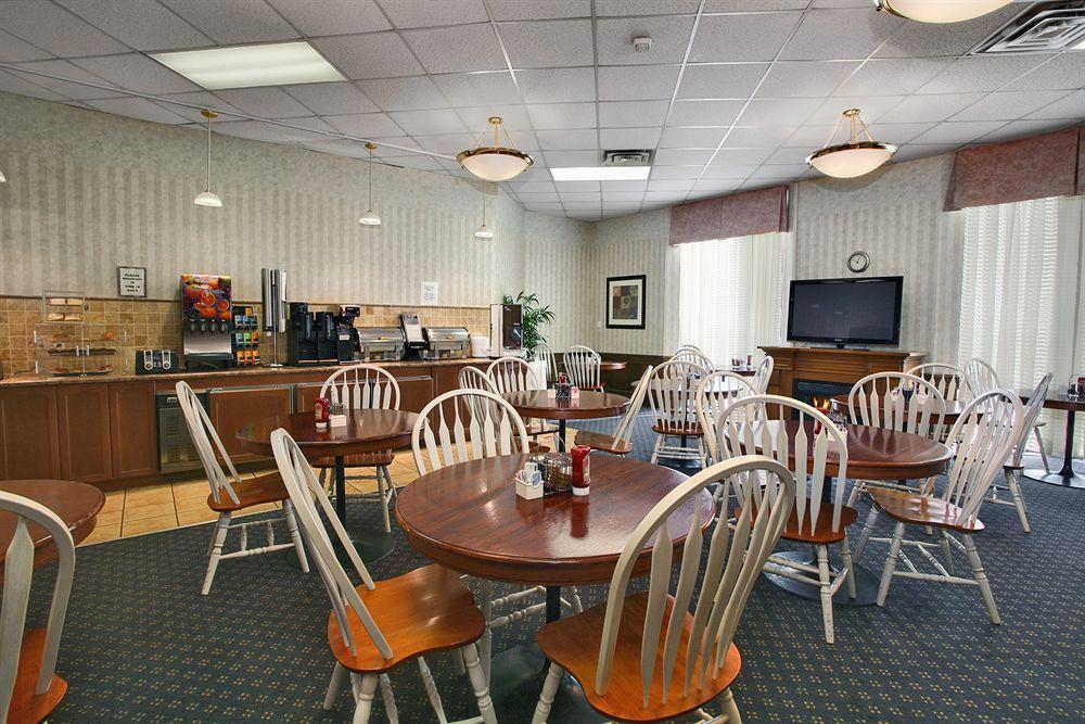 Travelodge By Wyndham Lloydminster Bagian luar foto