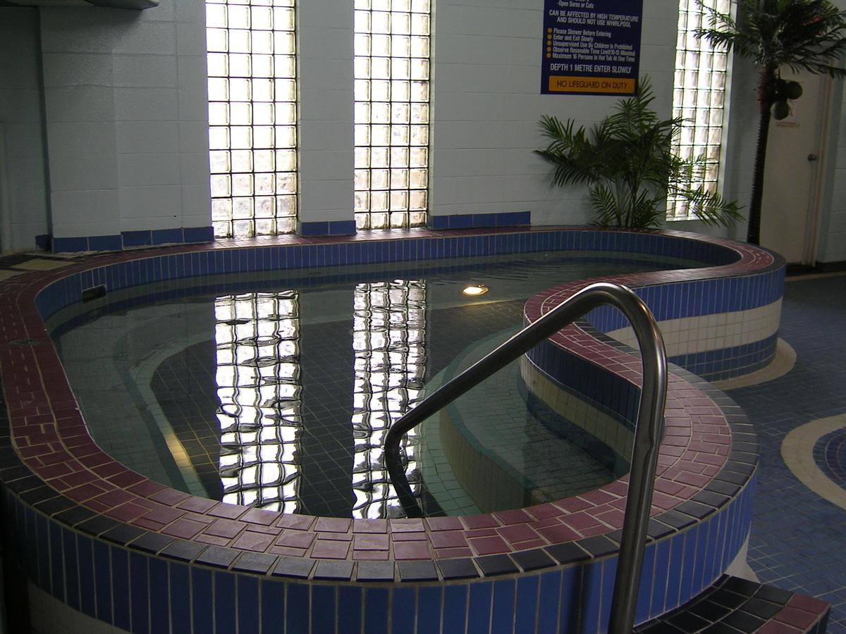 Travelodge By Wyndham Lloydminster Bagian luar foto