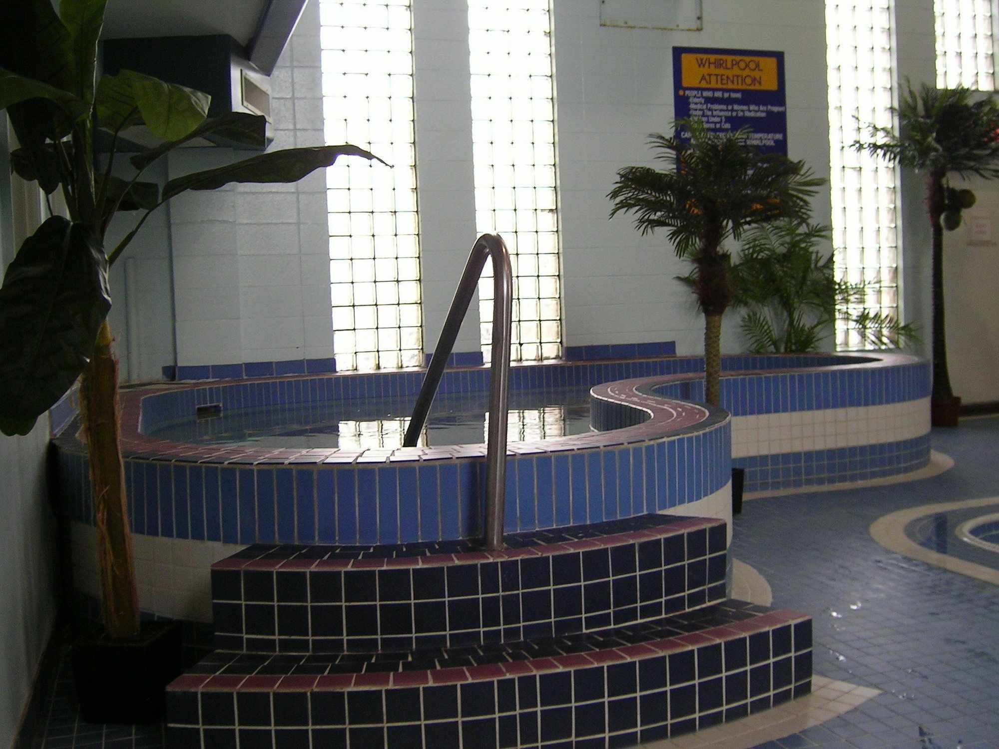 Travelodge By Wyndham Lloydminster Bagian luar foto