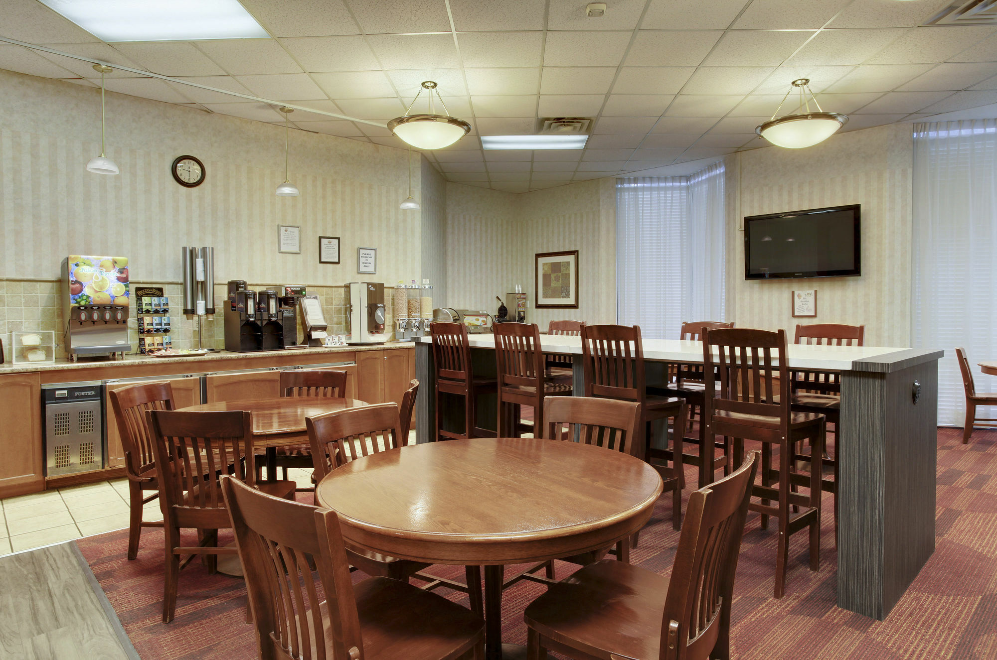 Travelodge By Wyndham Lloydminster Bagian luar foto